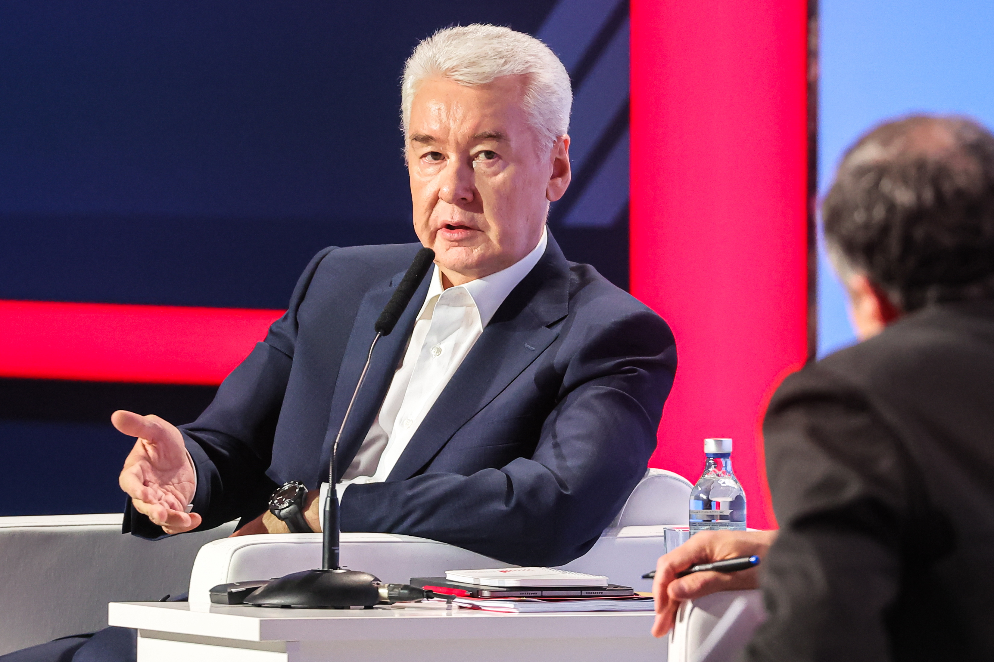 С какими чиновниками нужно прощаться "через полгода"