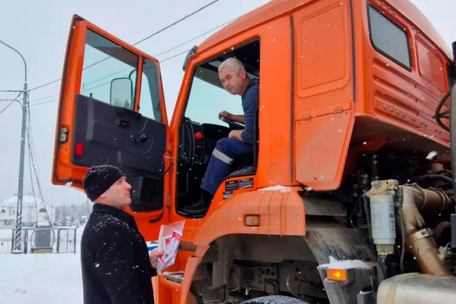 Водителям большегрузов напомнили о правилах поведения в зонах ЛЭП
