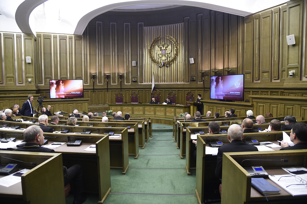 Знаковое постановление. ВС РФ защитил конституционное право детей на обучение в старших классах