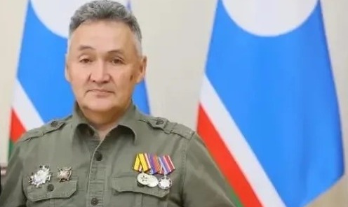 Он безрезультатно "штурмовал" военкомат, чтобы попасть на СВО. Отозвался Донбасс