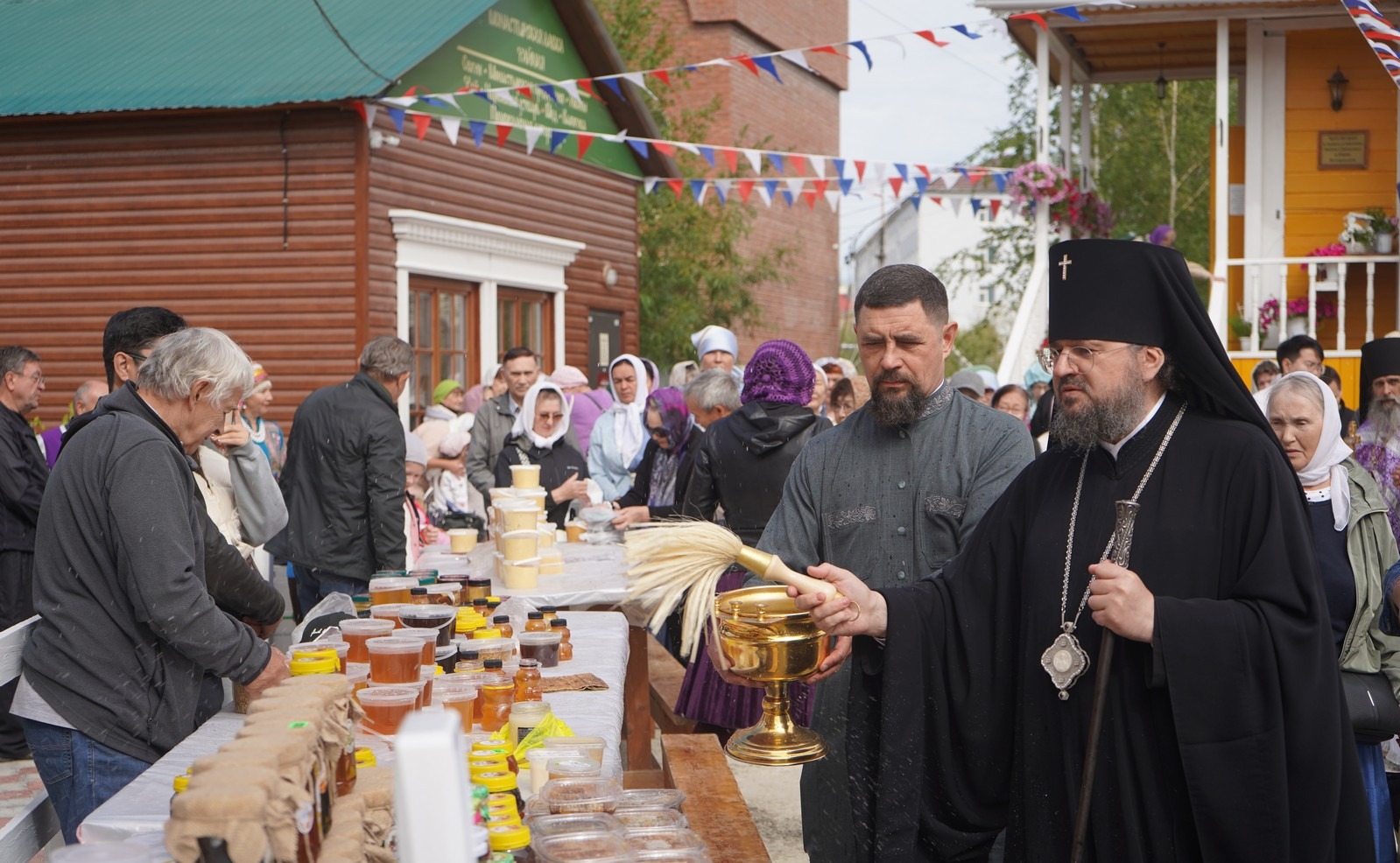 Медовый Спас пришел,  значит начинается Успенский пост