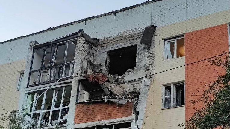 Атака на город Строитель: беспилотник ВСУ ударил по многоквартирному дому