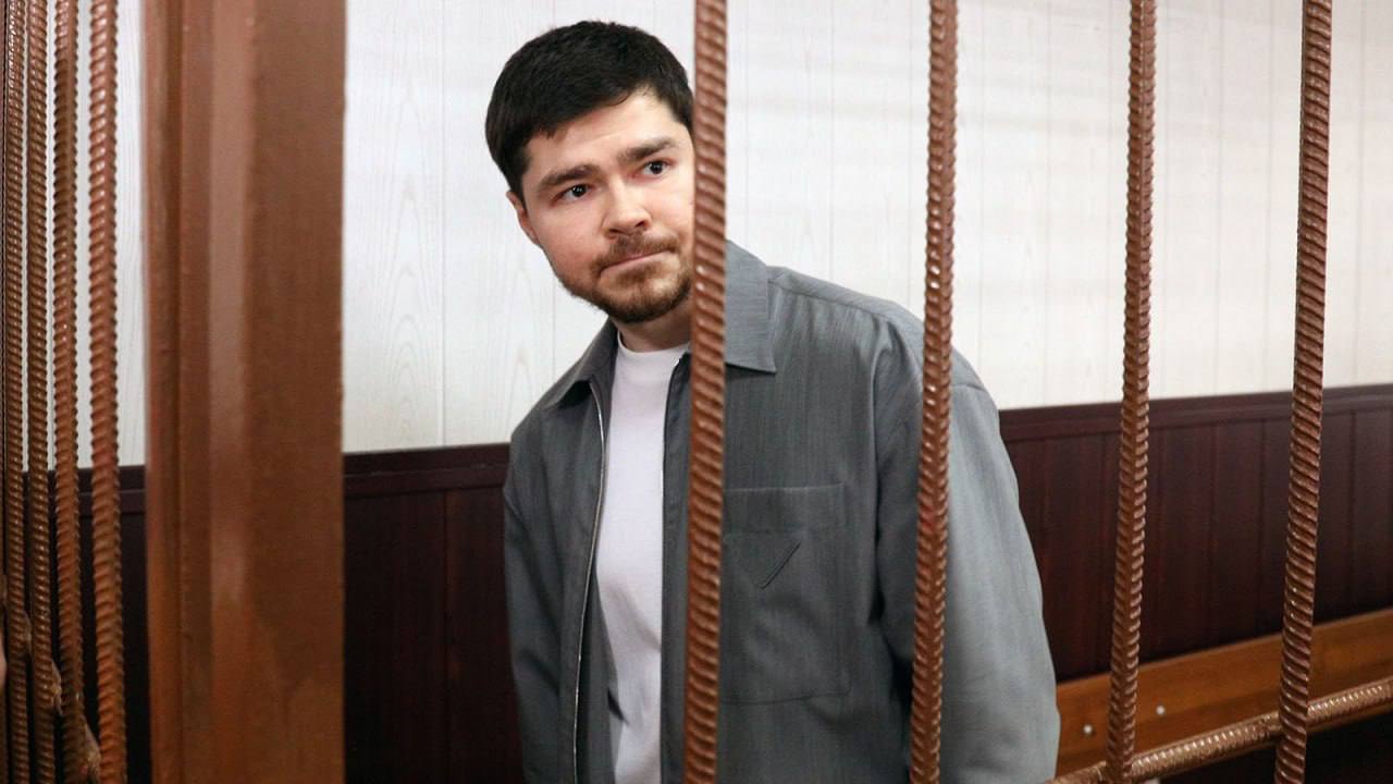 Осужденному за мошенничество с курсами блогеру смягчили приговор