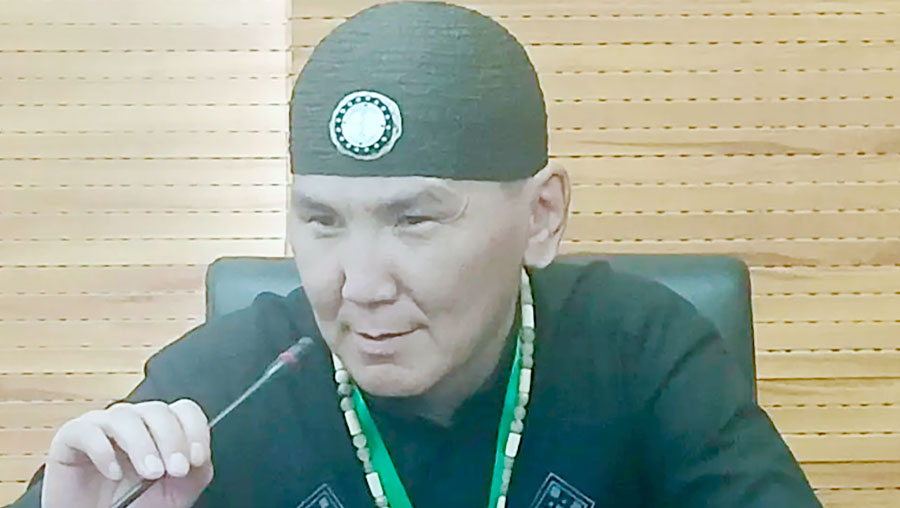 «Любое дело — это искусство»: энергетик из Якутии совмещает работу с косторезным ремеслом