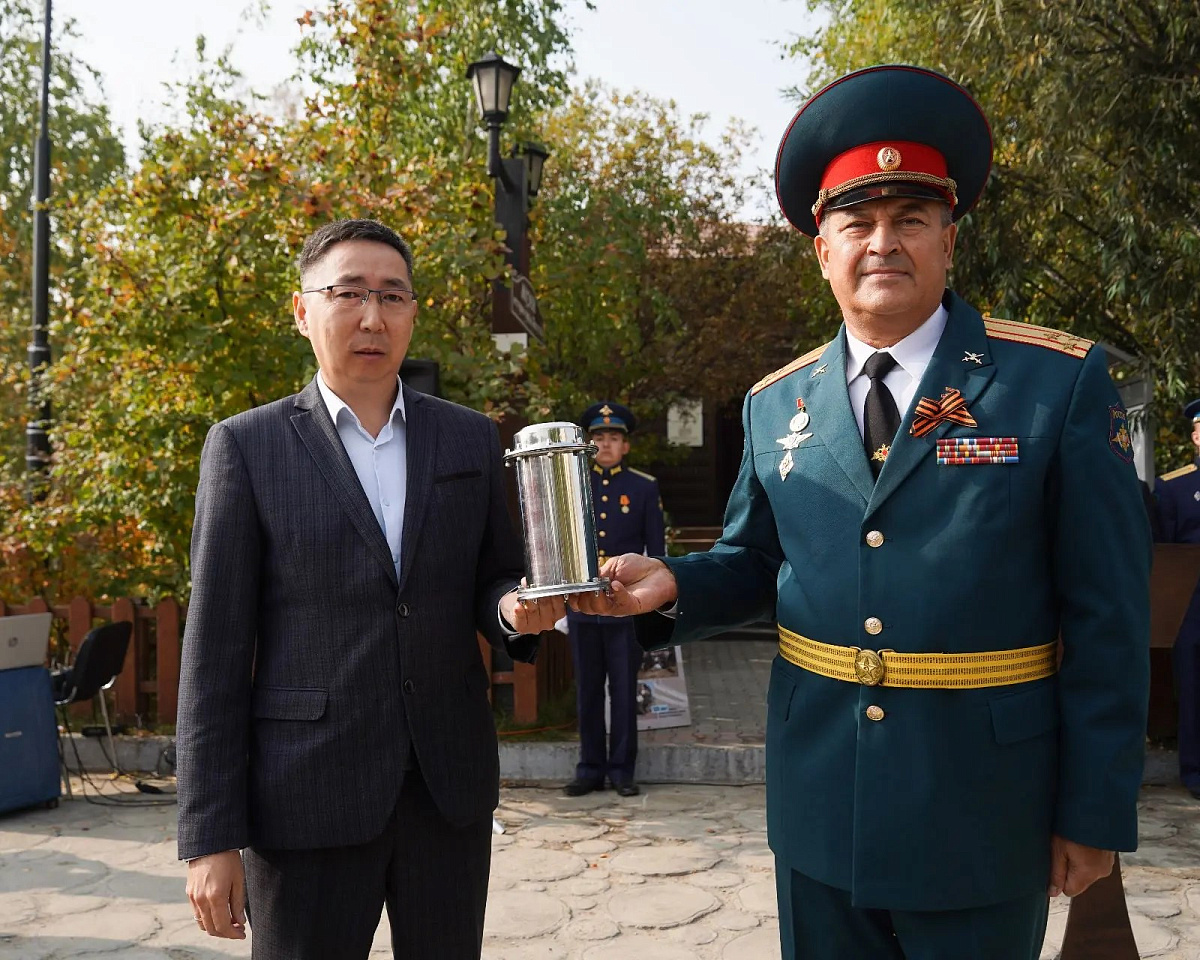 «Капсулу памяти» передали в Якутске в рамках Всероссийской военно-патриотической акции
