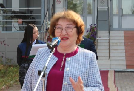 Наставник из «ЖДЯ» пришла на День знаний в Транспортном техникуме