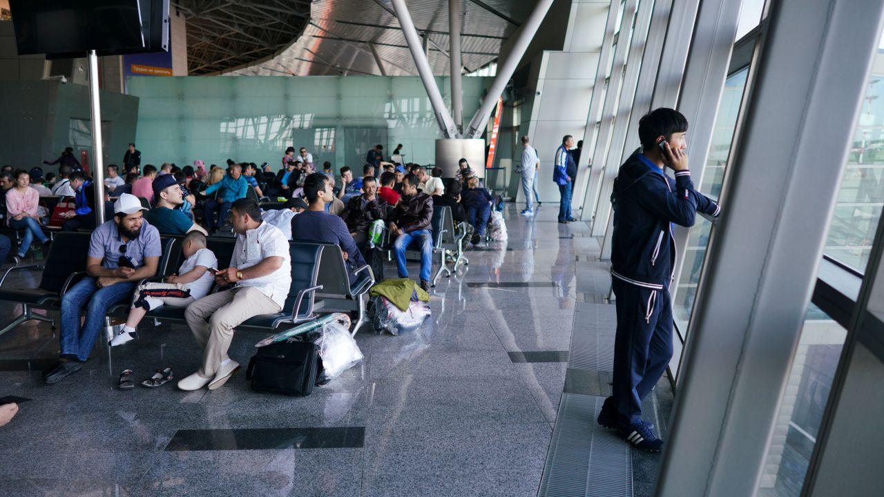 Почти 100 тысяч узбеков уехали из России за 10 дней