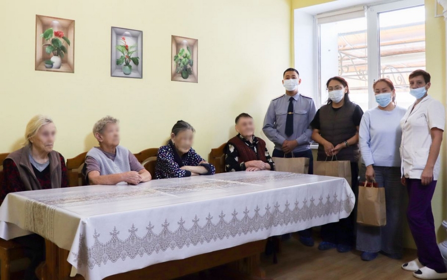 Просто пришли. Просто подарили внимание, от которого стало тепло на сердце