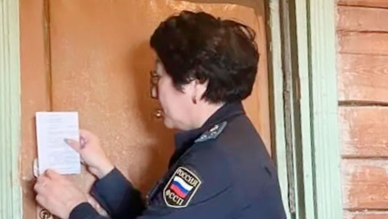 Более 400 должникам за ЖКУ в Якутии ограничили выезд за границу