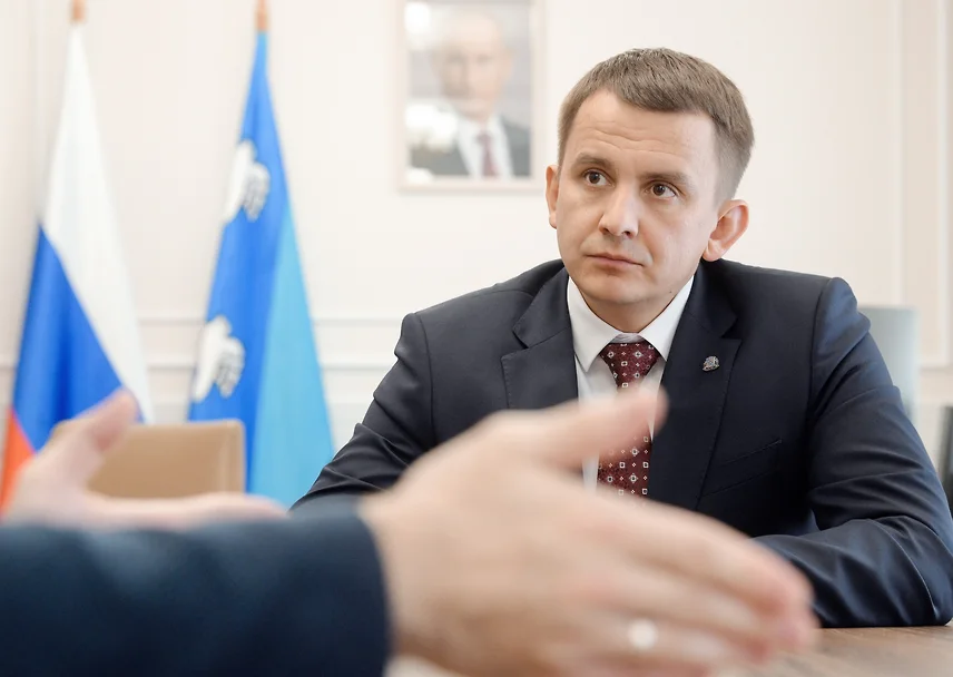 Обыски прошли у бывшего градоначальника Курска:  продолжается «расчистка авгиевых конюшен»
