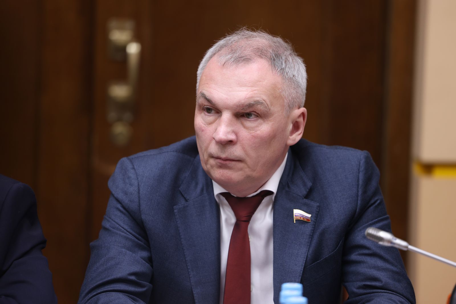 Докатимся до переписи муравьёв и мух. Депутат за отмену требования об учете домашней птицы